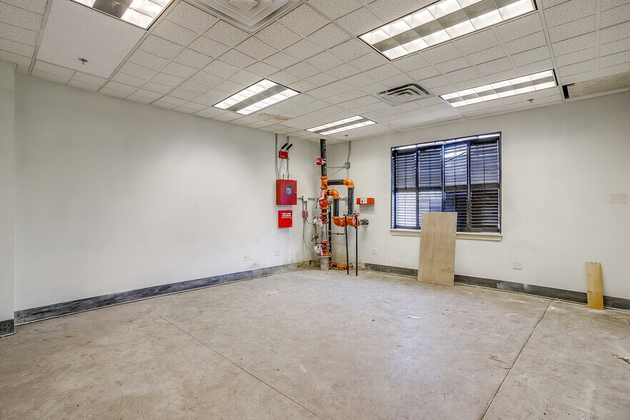 More Photos Of 541 N Main St, Fort Worth Light Manufacturing For Lease