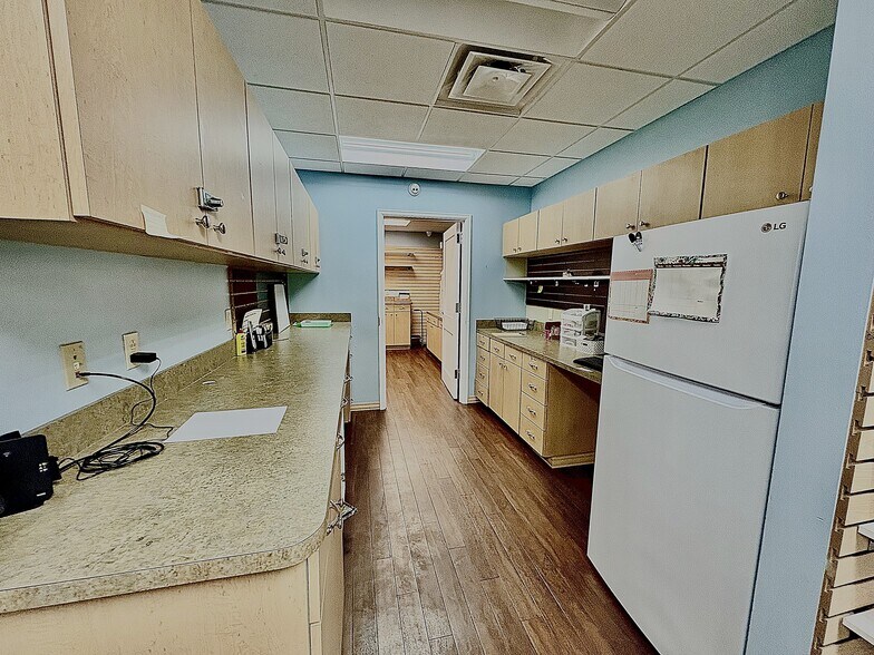 More Photos Of 910 Old Camp Rd, Lady Lake Medical For Lease
