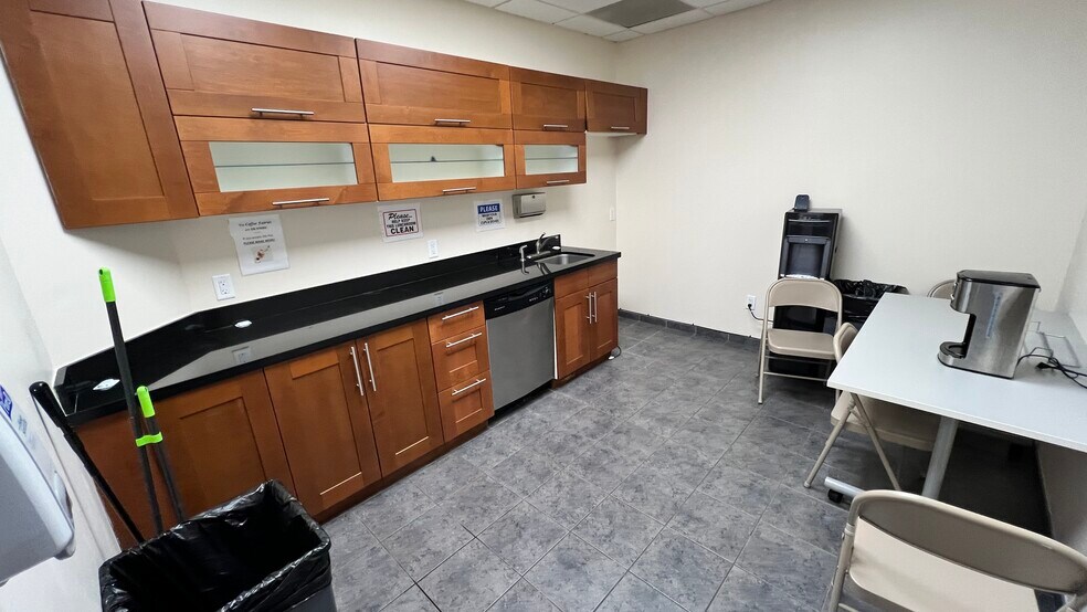 More Photos Of 1571 Sawgrass Corporate Pky, Sunrise Office For Lease