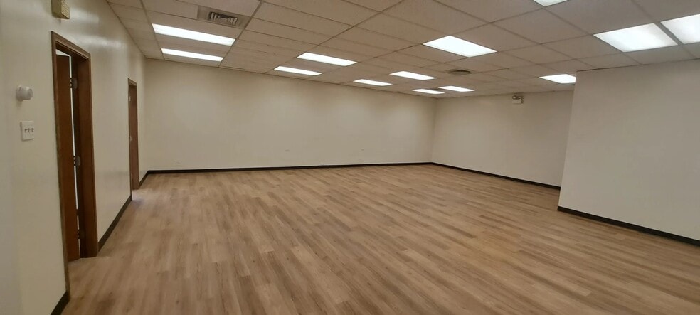 More Photos Of 1754-1768 W Devon Ave, Chicago Unknown For Lease