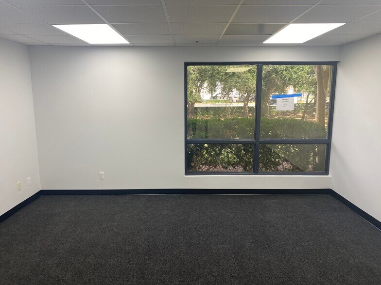 More Photos Of 10450 Corporate Dr, Sugar Land Manufacturing For Sale