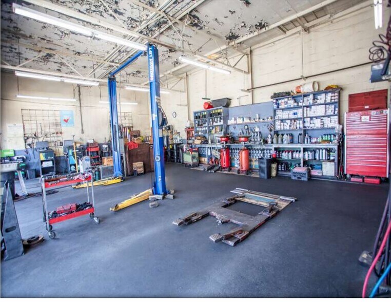 More Photos Of 2241 S Vermont Ave, Los Angeles Storefront For Sale