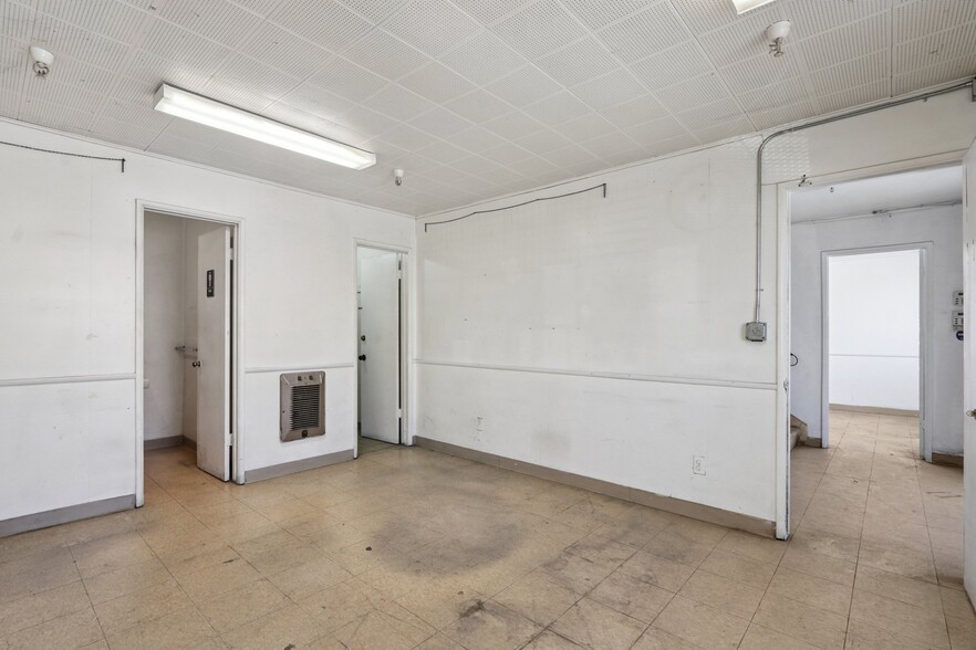 More Photos Of 6505 McKinley Ave, Los Angeles Manufacturing For Lease