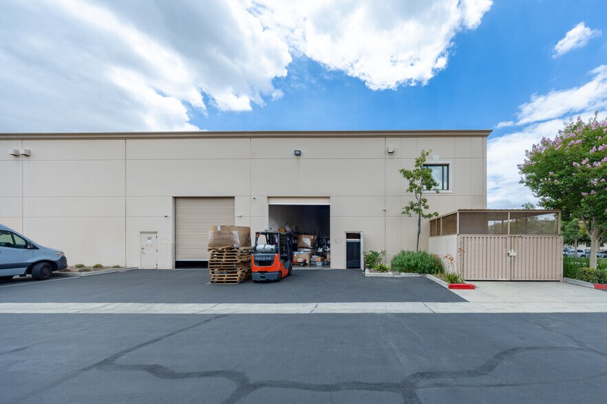 More Photos Of 201 N Corona Ave, Ontario Distribution For Sale