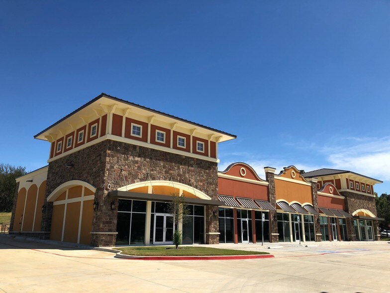 More Photos Of 900 N Industrial Blvd, Euless Storefront Retail Office For Lease