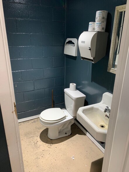 More Photos Of 5200 Chakemco St, South Gate Warehouse For Sale