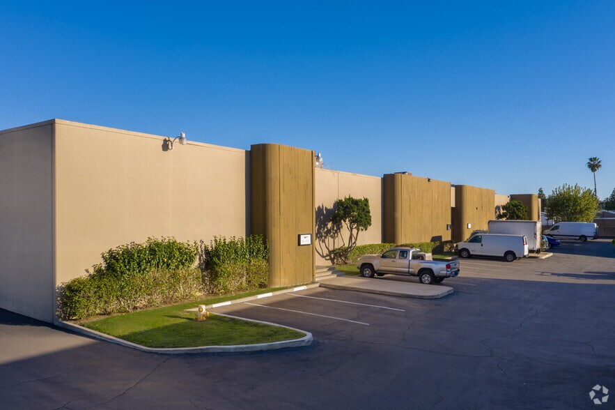 Primary Photo Of 822-832 N Grand Ave, Covina Warehouse For Lease