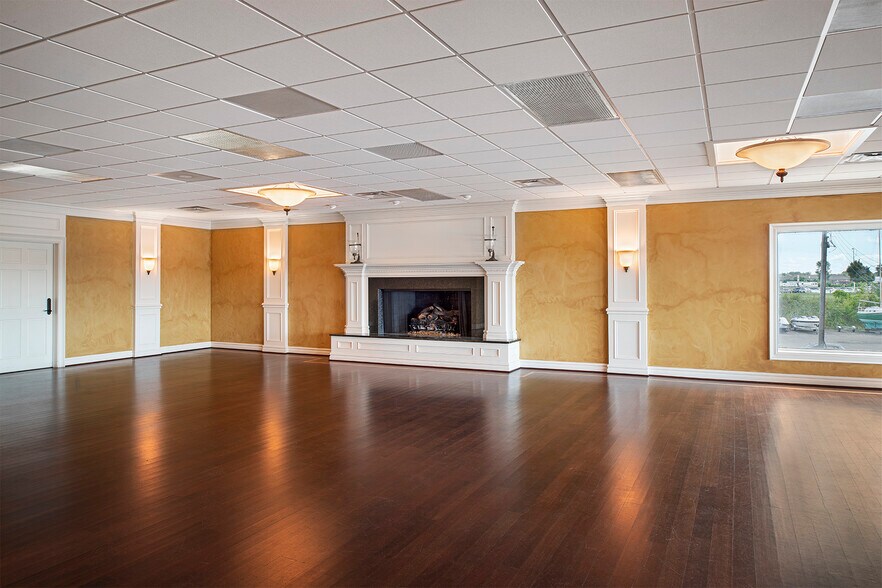 More Photos Of 100 Meadowbrook St, Detroit Marina For Sale