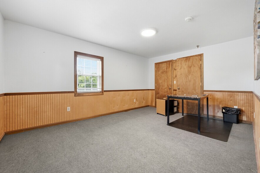 More Photos Of 101 Burtner Rd, Butler Office For Sale