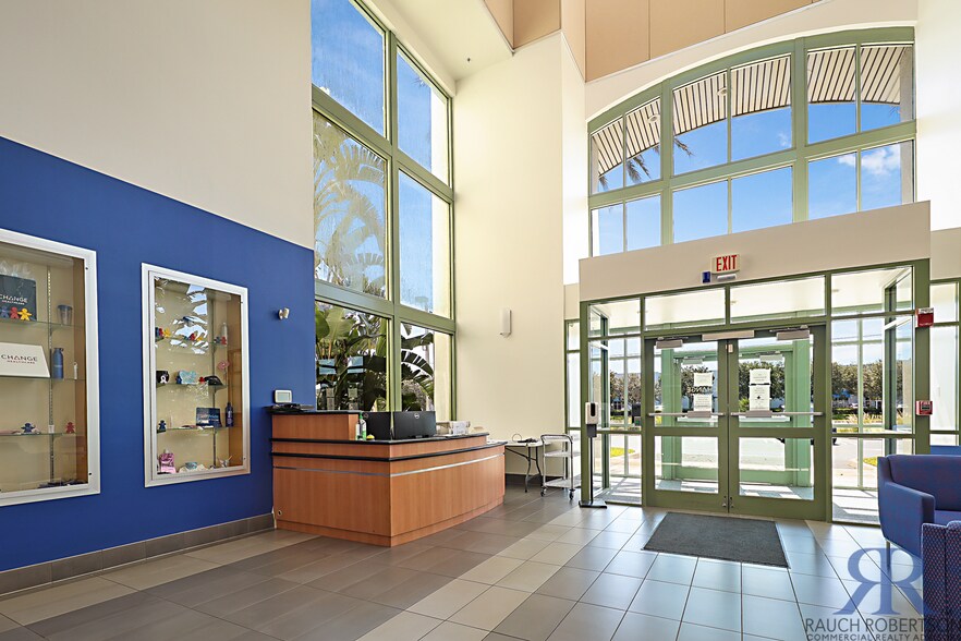 More Photos Of 300 NW Peacock Blvd, Port Saint Lucie Office For Sale