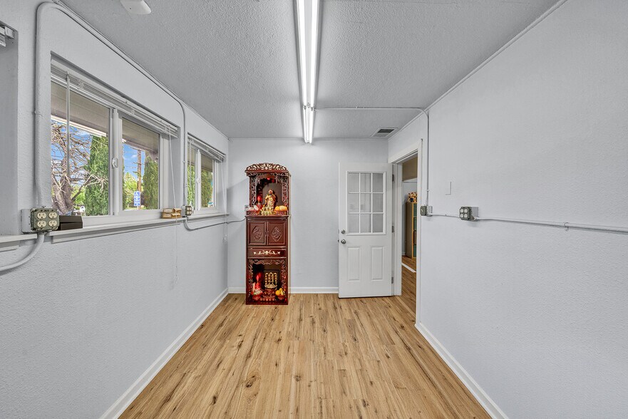 More Photos Of 2820 Broadmoor Ave, Concord Restaurant For Sale