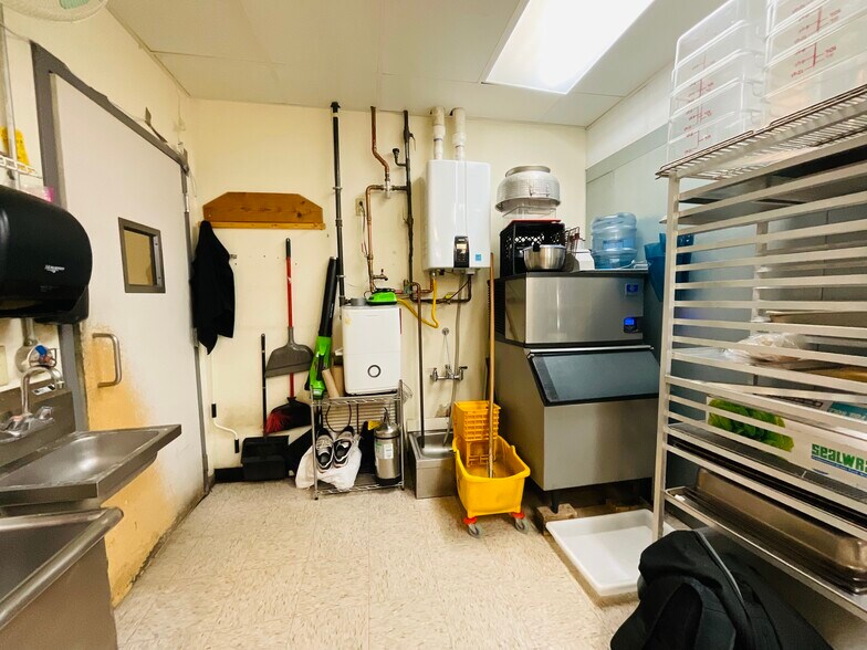 More Photos Of 439 Pittsfield Rd, Lenox Freestanding For Sale