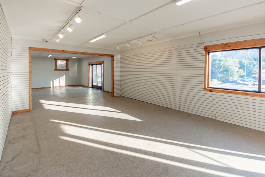 More Photos Of 535 W Main St, Franklin Specialty For Sale