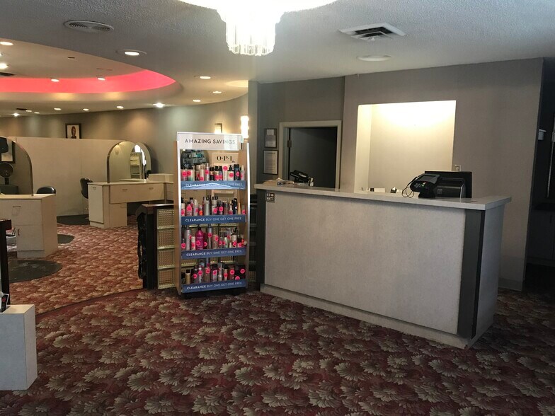 More Photos Of 1600-1714 S Western Ave, Sioux Falls Storefront Retail Office For Sale