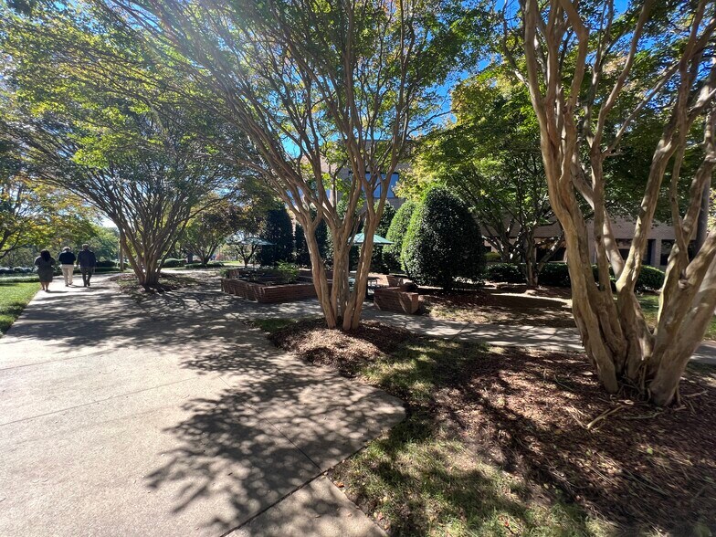 More Photos Of 4025 University Pky, Winston-Salem Unknown For Lease