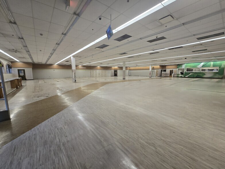 More Photos Of 1342-1376 Clifton Ave, Clifton Unknown For Lease