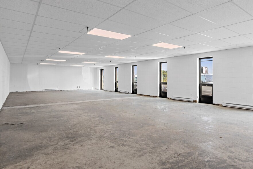 More Photos Of 1117-1141 Newmarket St, Ottawa Distribution For Lease
