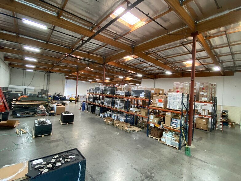 More Photos Of 38940 Trade Center Dr, Palmdale Warehouse For Lease