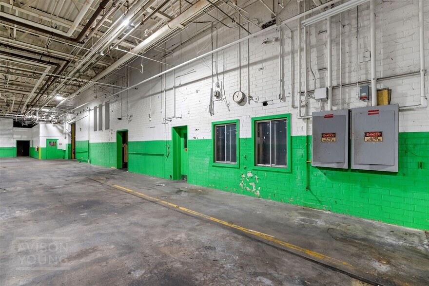 More Photos Of 300 S Main St, Mauldin Warehouse For Sale