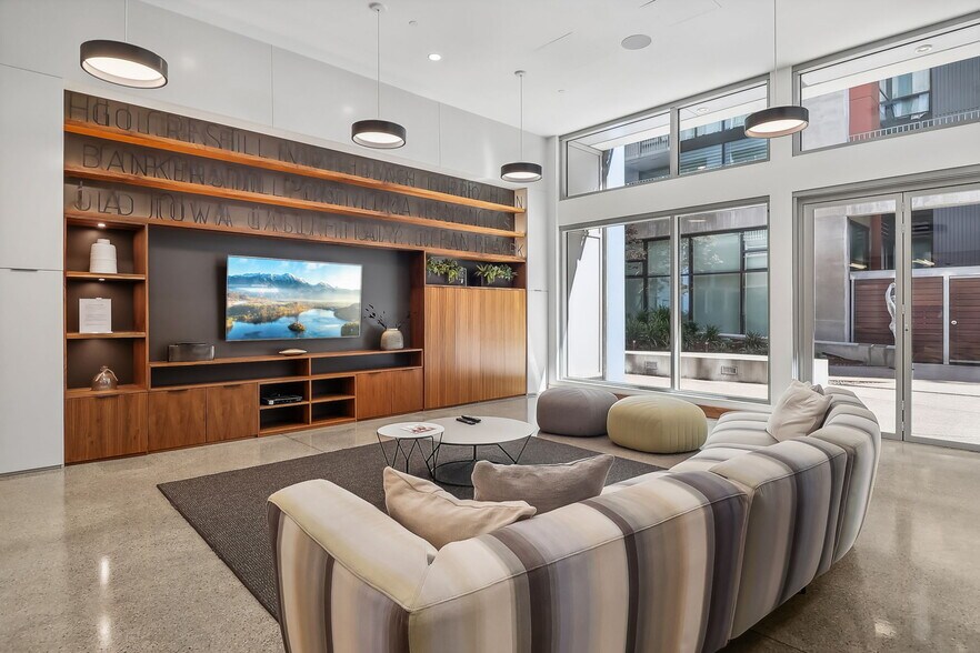 More Photos Of 302-390 11th Ave, San Diego Apartments For Sale