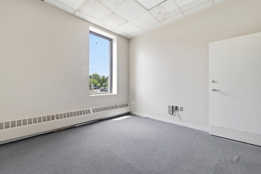 More Photos Of 32 Belmont St, Brockton Office For Lease