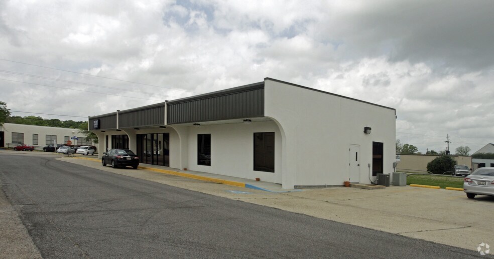 Primary Photo Of 516 N Burnside Ave, Gonzales Freestanding For Lease