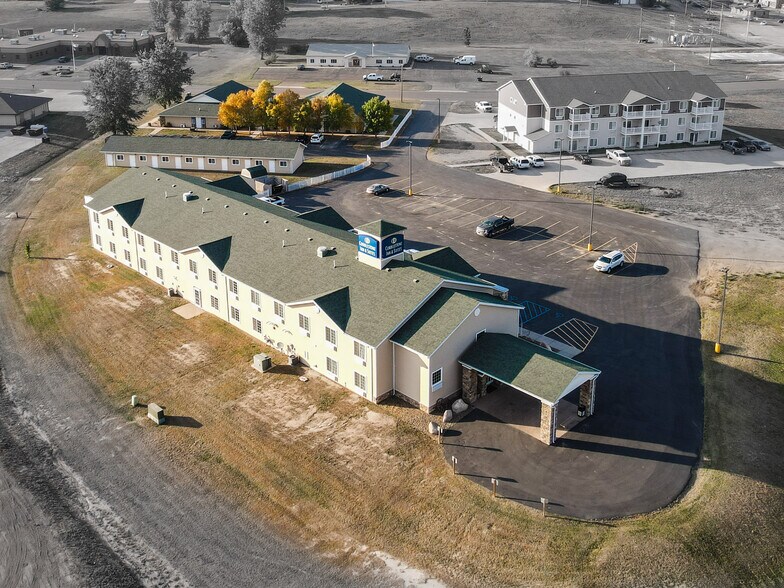 More Photos Of 158 Rodeo Dr, Killdeer Hotel For Sale