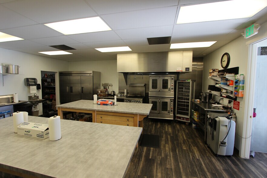 More Photos Of 220 12th St SW, Loveland Warehouse For Sale