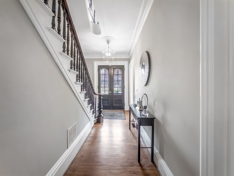 More Photos Of 27 Pleasant St, Middletown Office For Sale
