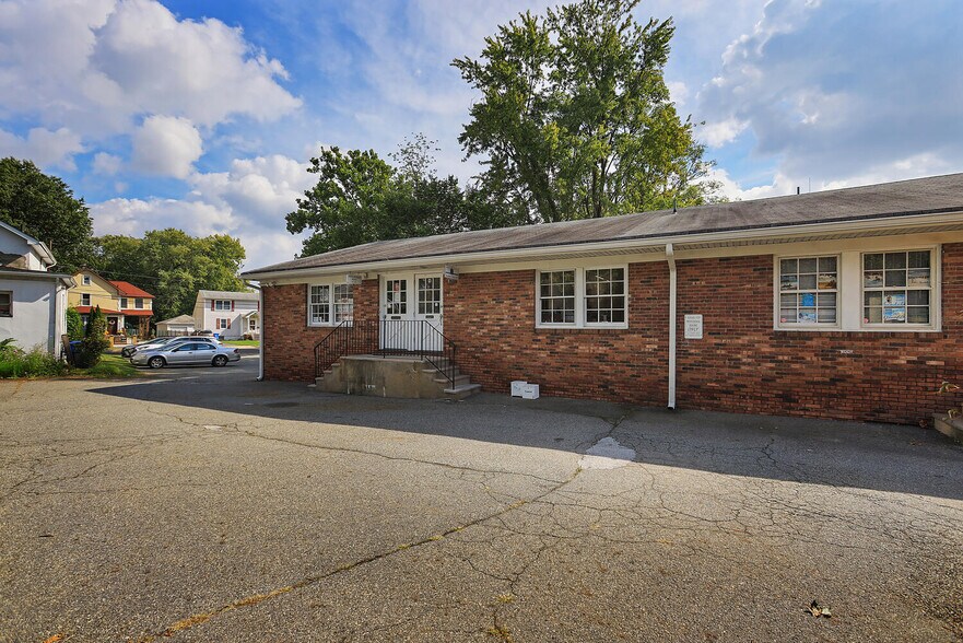 More Photos Of 676 Amboy Ave, Woodbridge Medical For Lease