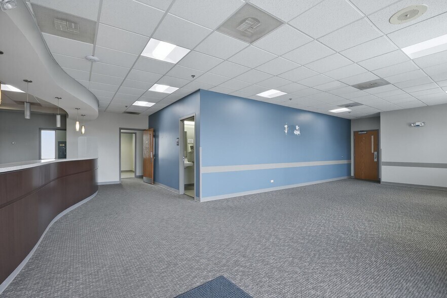 More Photos Of 390 Congress Pky, Crystal Lake Unknown For Lease