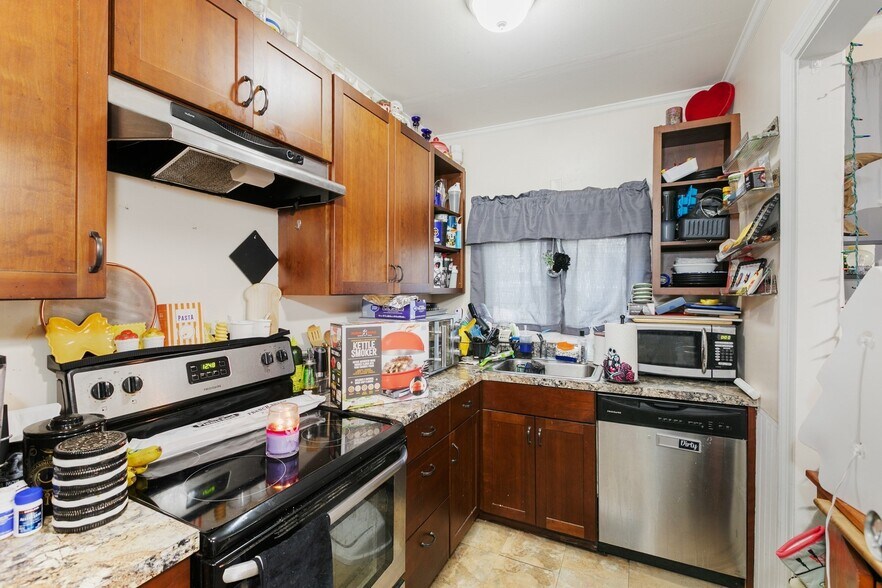 More Photos Of 23 Poplar St, Danvers Multifamily For Sale