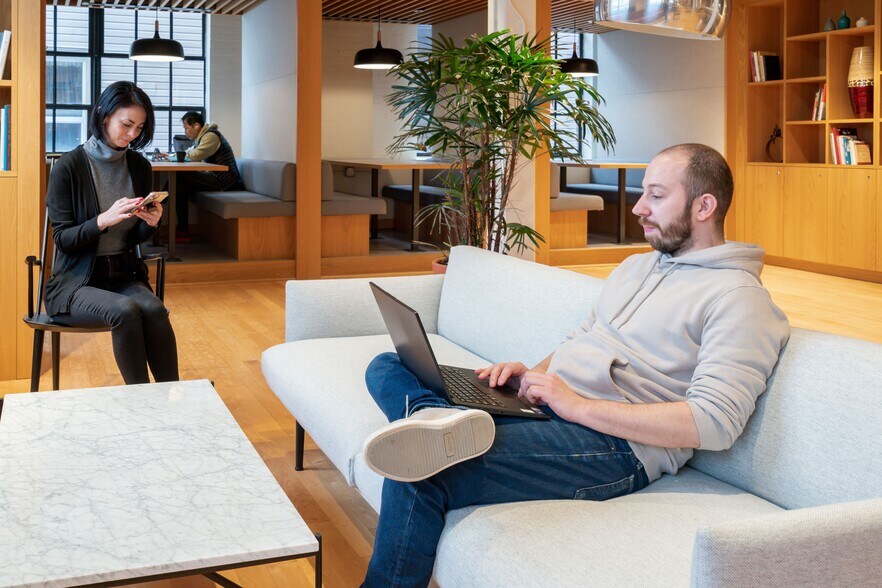 More Photos Of 180 John St, Toronto Coworking Space