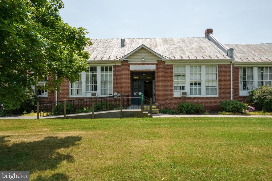 Primary Photo Of 251 Gore, Gore Schools For Sale