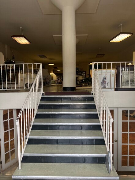 More Photos Of 740 8th Ave, Huntington Warehouse For Lease
