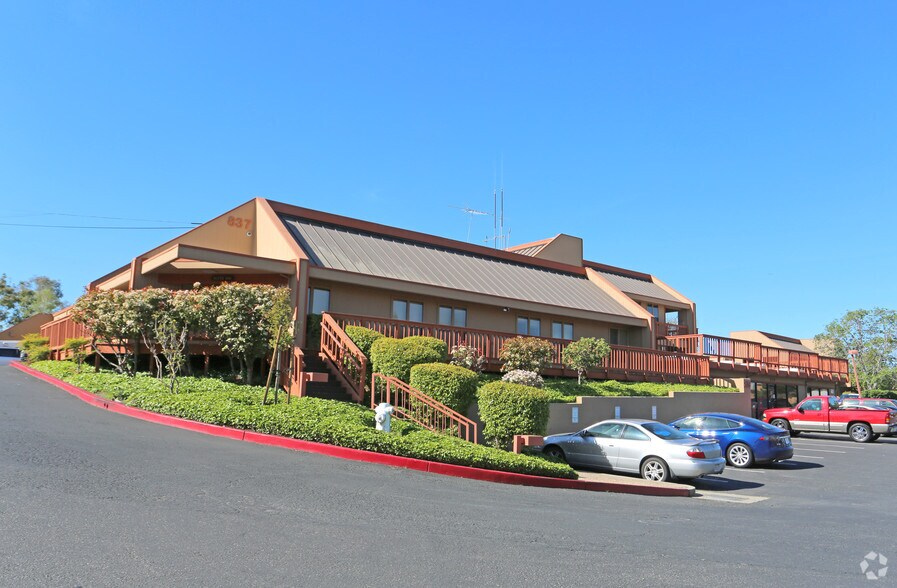 More Photos Of 815 Arnold Dr, Martinez Unknown For Lease