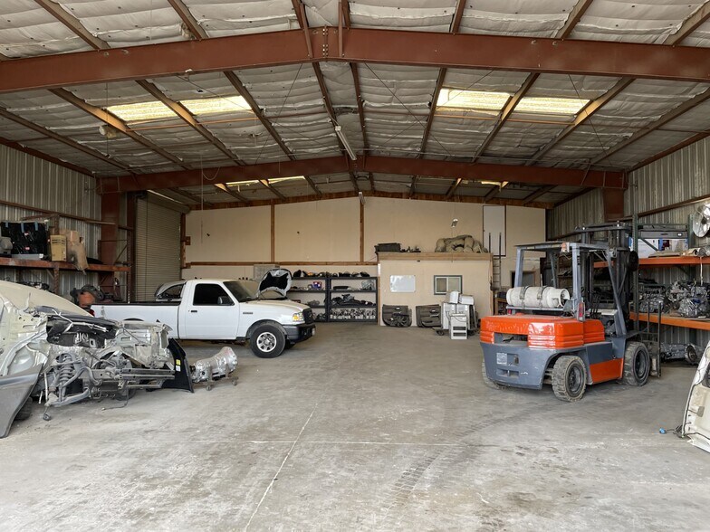 More Photos Of 46135 Division St, Lancaster Service For Sale