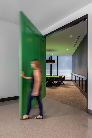 More Photos Of 40 N Central Ave, Phoenix Office For Lease