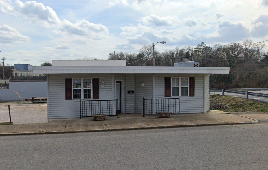 Primary Photo Of 303 W Commerce St, Lewisburg Storefront Retail Office For Lease