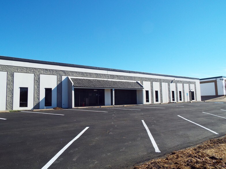 More Photos Of 3007 Pleasant Valley Ln, Arlington Warehouse For Lease