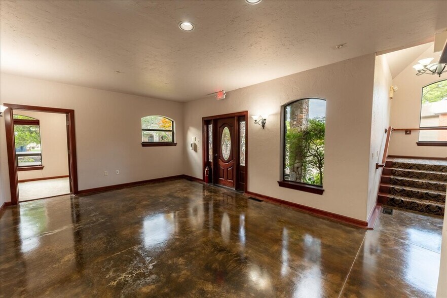More Photos Of 4242 N Meridian Ave, Oklahoma City Office For Sale