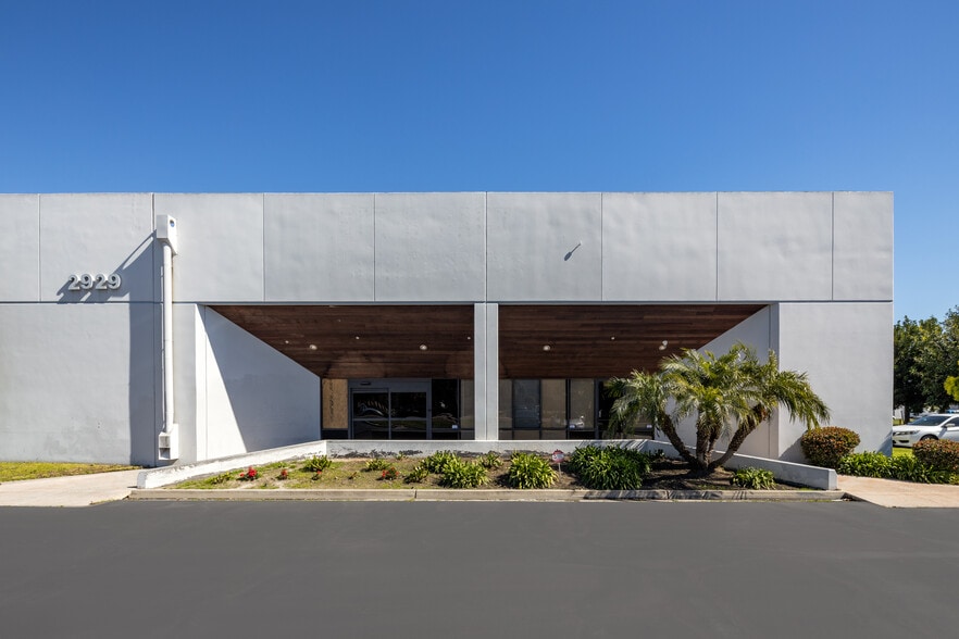 More Photos Of 2929 S Harbor Blvd, Santa Ana Warehouse For Sale