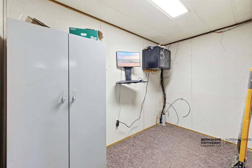 More Photos Of 5876 Old Timuquana Rd, Jacksonville Office For Lease