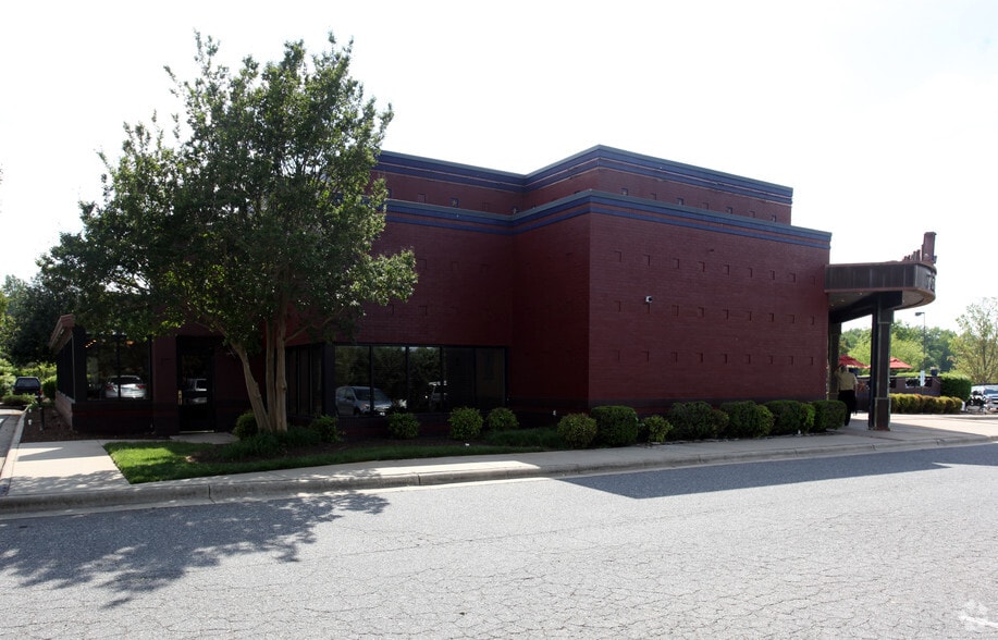 More Photos Of 914 Mall Loop Rd, High Point Restaurant For Sale