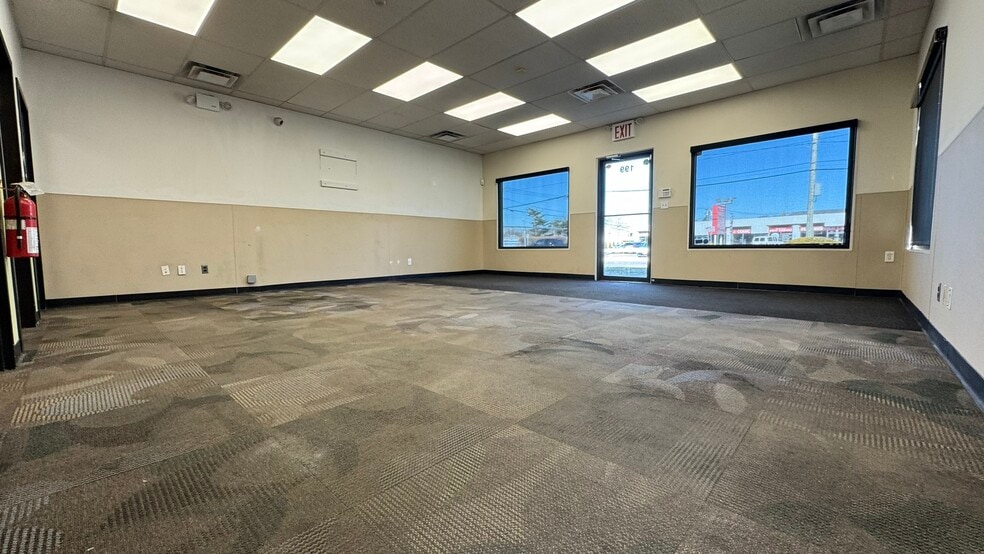 More Photos Of 199 E Montauk Hwy, Lindenhurst Freestanding For Sale