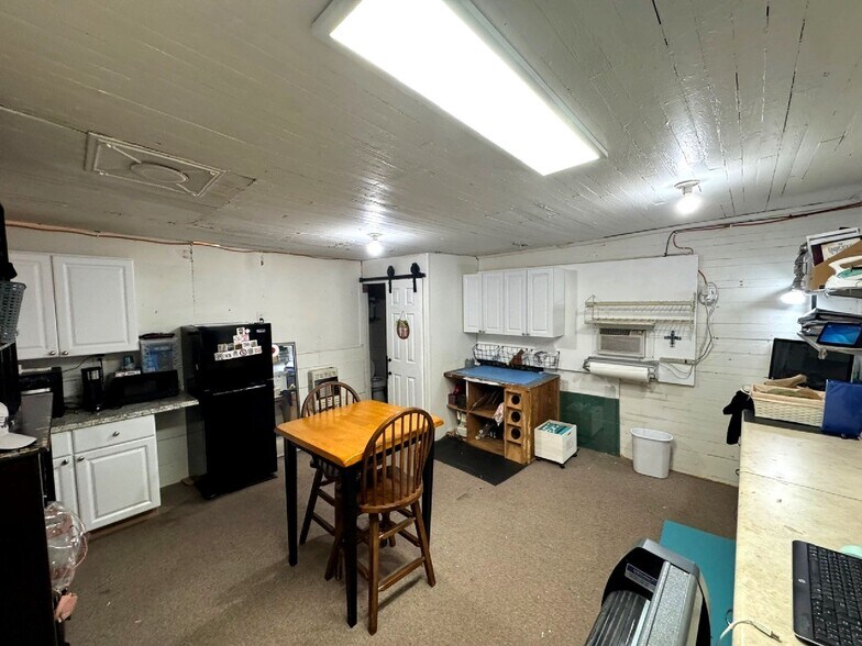 More Photos Of 40 Court Sq, Ashland Restaurant For Sale