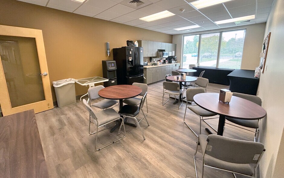 More Photos Of 453 Lincoln St, Carlisle Flex For Lease