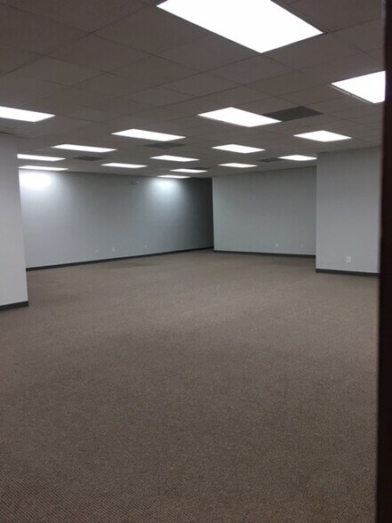 More Photos Of 509 Mineral Trace, Birmingham Light Distribution For Lease