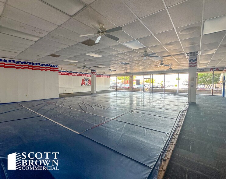 More Photos Of 3420 Broadway Blvd, Garland Unknown For Lease