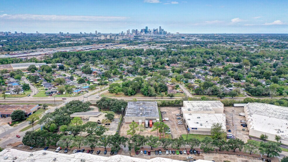 More Photos Of 6131 Brookhill Dr, Houston Warehouse For Lease